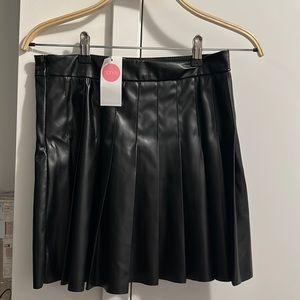 PLEATED VEGAN LEATHER MINI SKIRT - SMALL